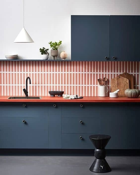 انتخاب رنگ و متریال مناسب برای دیوارها در طراحی آشپزخانه